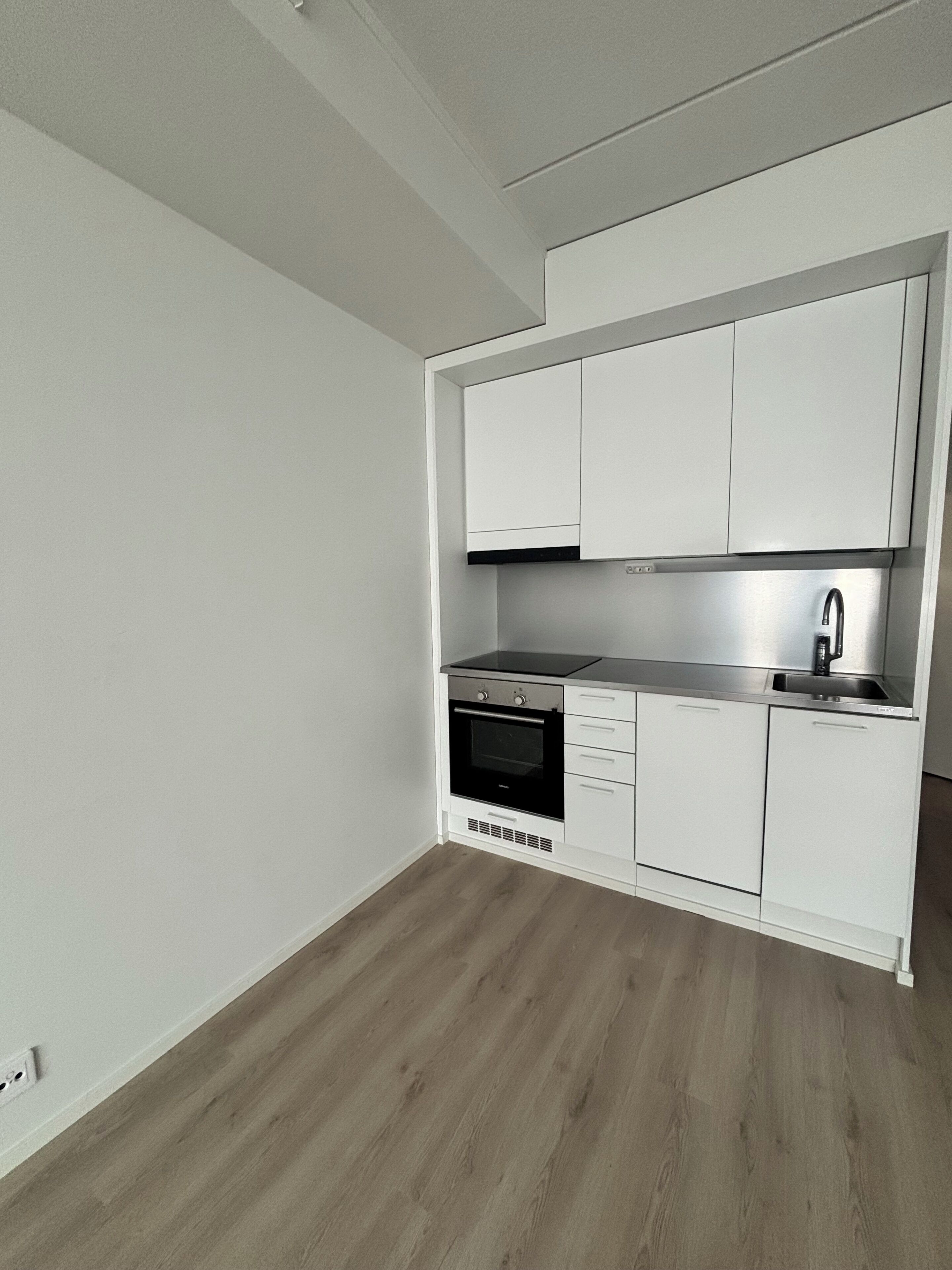 Superior-studio, kaupunkinäköala | Yksityinen keittiö | Kahvin-/teenkeitin, vedenkeitin