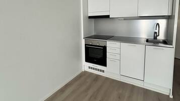 Superior-studio, kaupunkinäköala | Yksityinen keittiö | Kahvin-/teenkeitin, vedenkeitin
