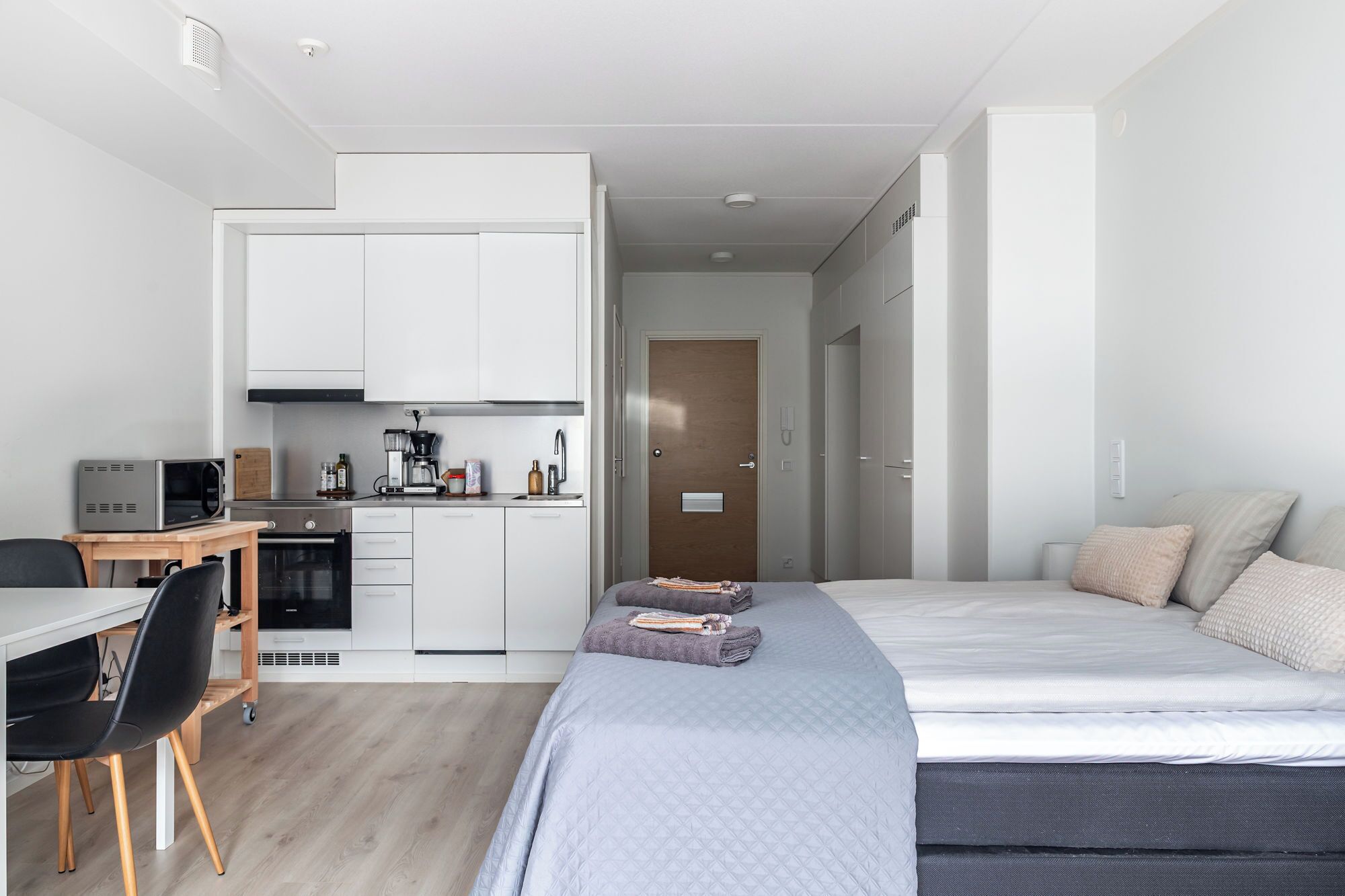 Superior Studio, City View | Blackout curtains, iron/ironing board, free WiFi