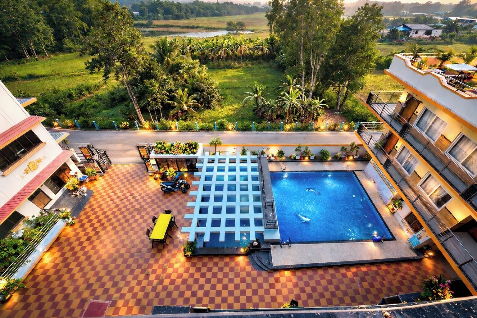 Chambre Double Confort, balcon, vue mer | Piscine | Piscine extérieure