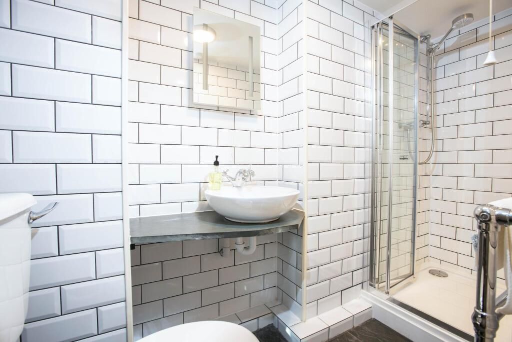 Standard Double Room, Garden View | Bathroom