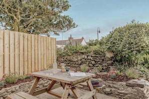 Family Suite | Outdoor dining - The Olde Malthouse Inn (Tintagel)