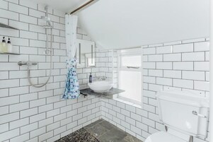 Classic Double Room | Bathroom