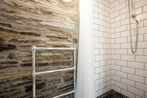 Single Room | Bathroom