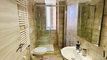 Classic Double or Twin Room | Bathroom