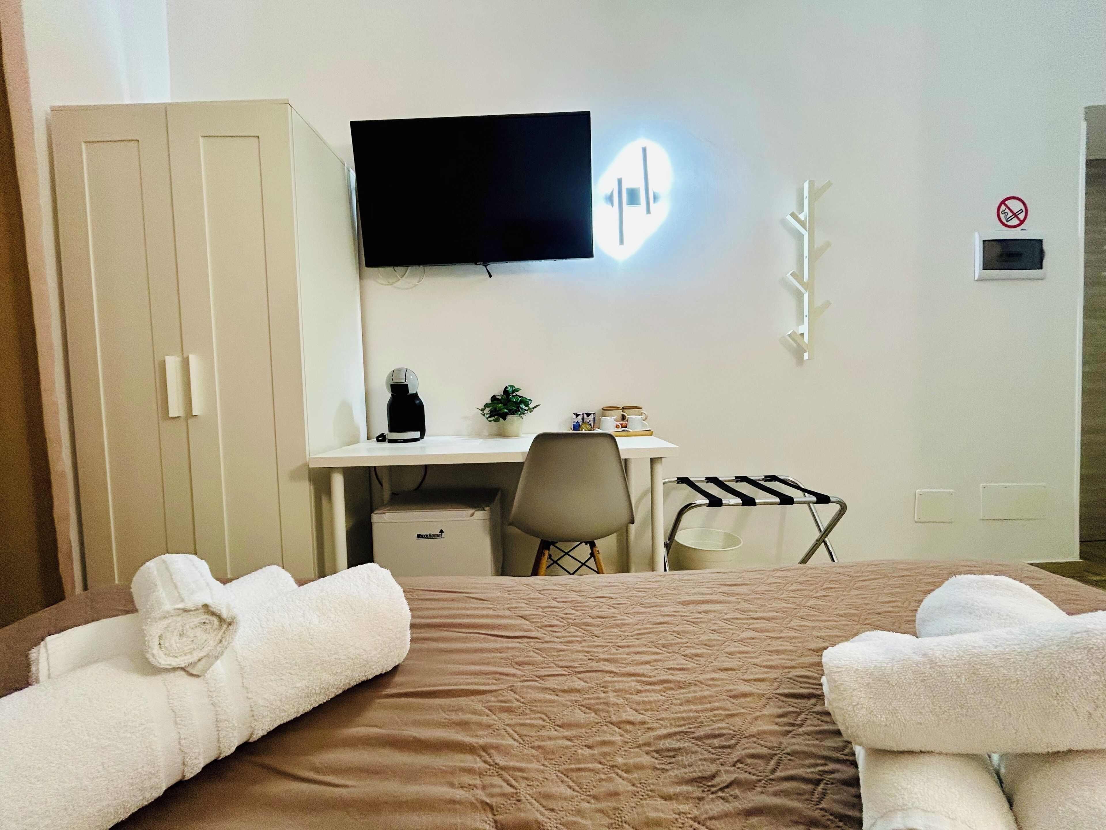 Habitación Confort con 1 cama doble o 2 individuales | Caja fuerte, escritorio, wifi gratis