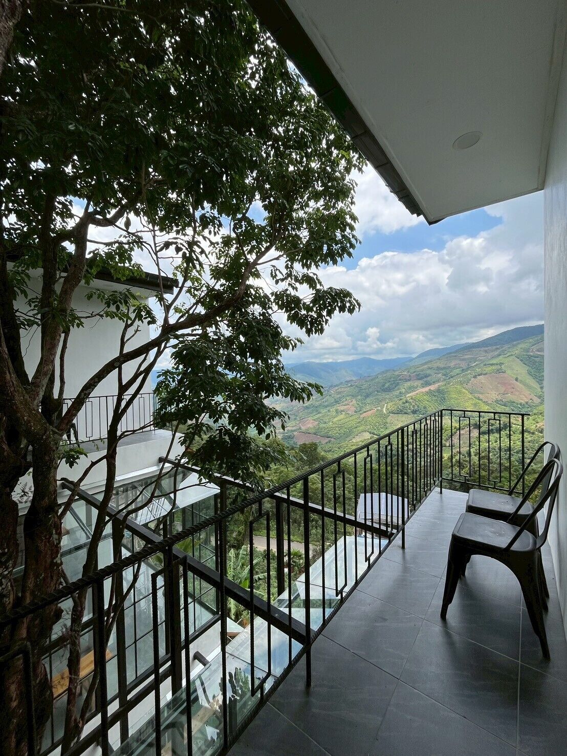 Family Room, Non Smoking, Hill View | Living area