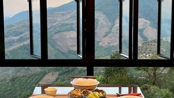 Chambre Familiale, non-fumeur, vue colline
