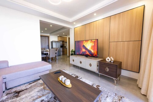 Stylish Fully Furnished 2-Bedroom Oasis with Pool, city Views and Fitness center
