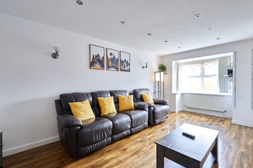 Host Stay - Urban Nest LIV