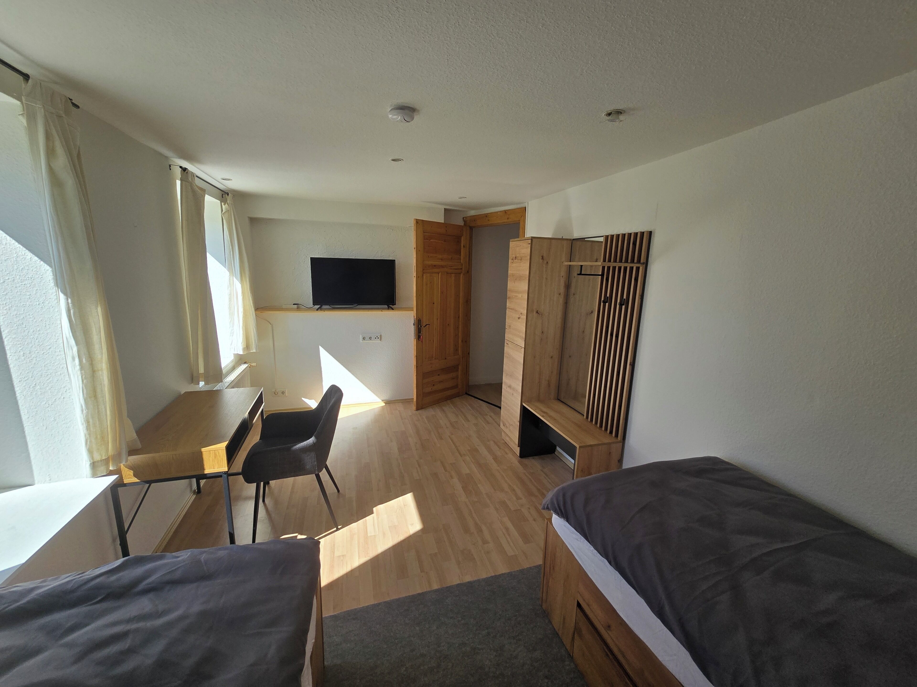 2 Schlafzimmer, Schreibtisch, Bügeleisen/Bügelbrett, kostenloses WLAN