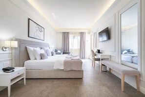 Habitación con 1 cama doble o 2 individuales, balcón | Caja fuerte, sistema de insonorización, wifi gratis