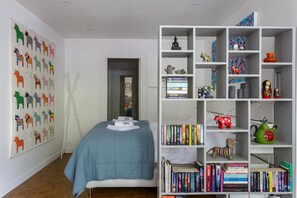A bedroom with a bed, a bookshelf, and a wall with animal illustrations. - Concordia 27, Town Centre, Chamonix All Year (Chamonix)