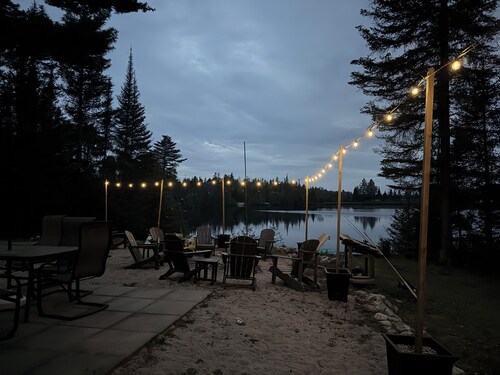 Sunset Chalet | 4-Season Waterfront Getaway