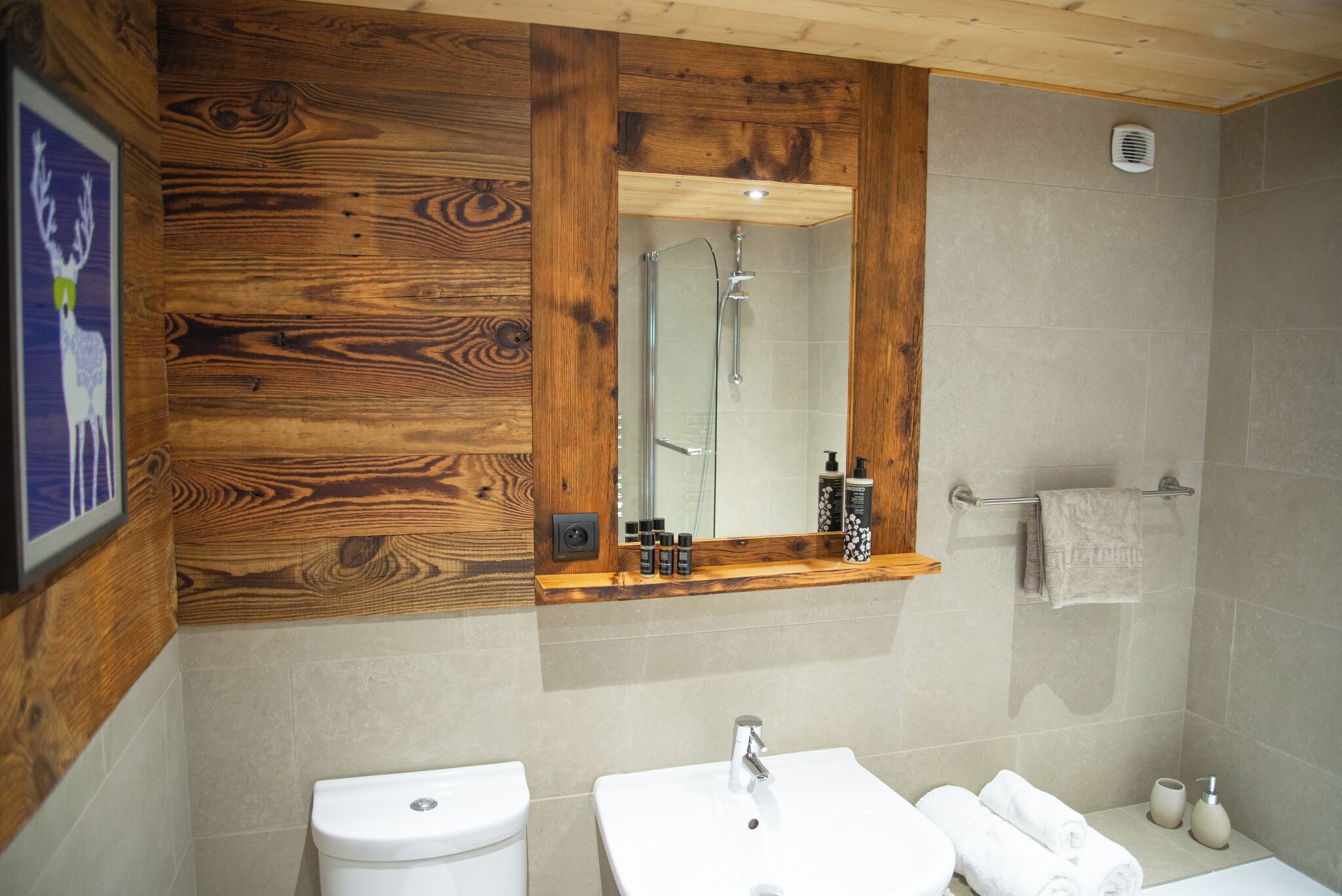Comfort-Doppelzimmer, Bergblick | Badezimmer | Kostenlose Toilettenartikel, Haartrockner, Handtücher, Seife