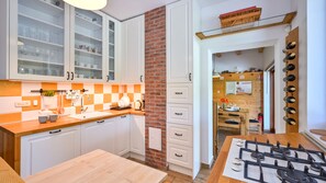 Coffee/tea maker, fridge, oven, dishwasher