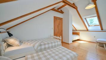 3 chambres, fer et planche à repasser, Wi-Fi gratuit, draps fournis
