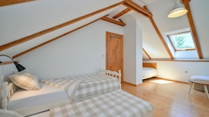 Iron/ironing board, WiFi (free), bed sheets