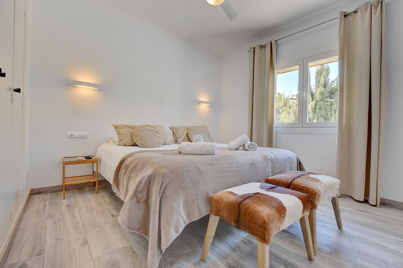 3 slaapkamers, een strijkplank/strijkijzer, gratis wifi, beddengoed