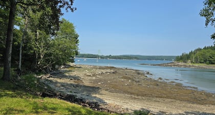 Bridges Camp - Private Beach! Dogs welcome!