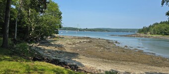 Bridges Camp - Private Beach! Dogs welcome!