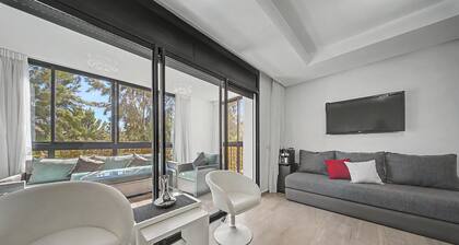 Walk to the Beach in 1 Minute Private Pool & Modern Comfort