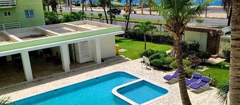 Gran Apartamento Frente al Mar – Disfruta el Caribe desde tu balcón.