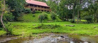 Wheel & Reel 5/4 bath cabin on Caney Fork River