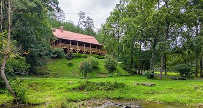 Wheel & Reel 5/4 bath cabin on Caney Fork River