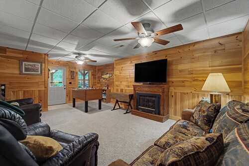 Wheels & Reels 5 bedroom 4 bath cabin on the Caney Fork River in Cullowhee, NC