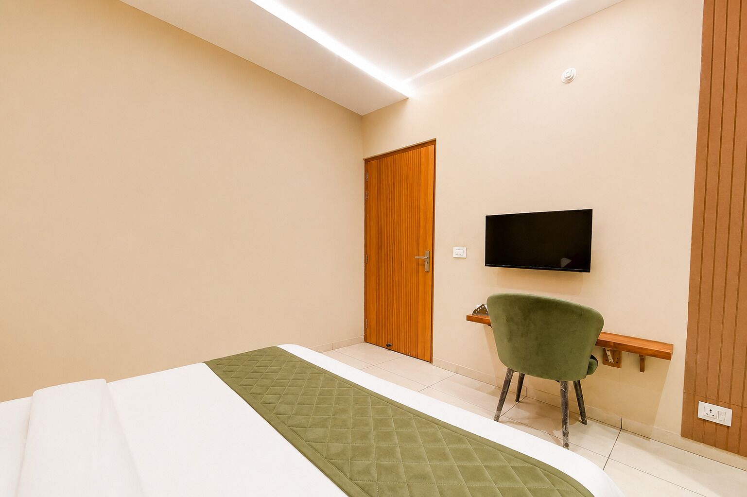 Deluxe Double Room | Desk, laptop workspace, free WiFi