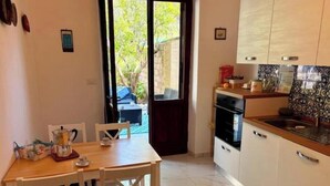Coffee/tea maker, fridge, oven, stovetop - Villa with Beautiful Private Garden & Breathtaking Sea View (Porto Alabe)