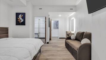 Desk, iron/ironing board, WiFi, bed sheets