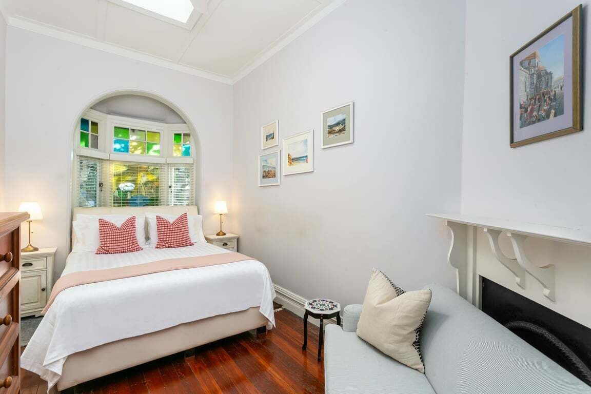 2 bedrooms, desk, iron/ironing board, travel cot