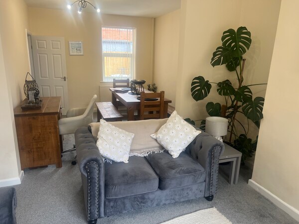 Central Sutton On Sea 4-bed House, Sleeps 8 - Sutton on Sea