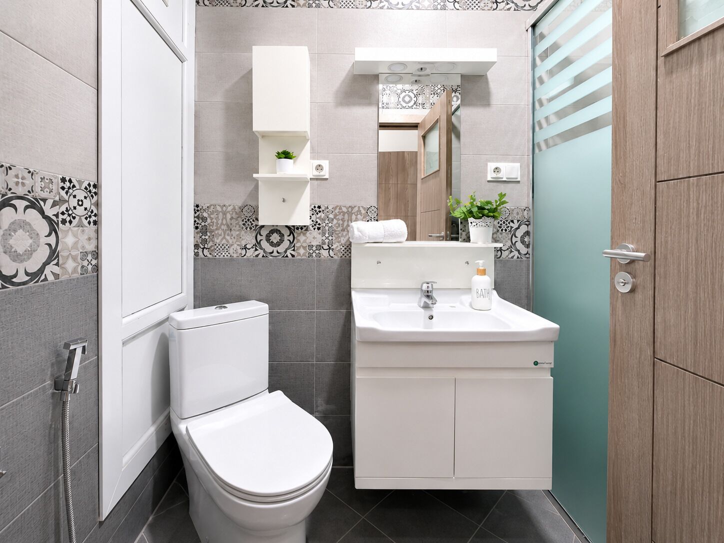 Apartment, Balkon | Badezimmer | Kostenlose Toilettenartikel, Haartrockner, Handtücher, Seife