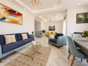 Apartment, Balcony | Living area
