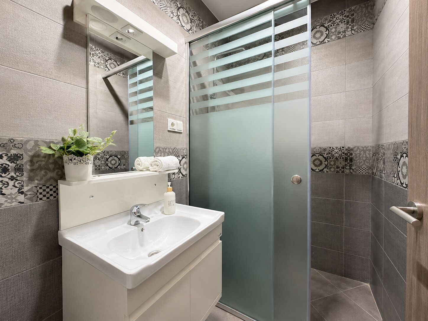 Apartment, Balcony | Bathroom | Free toiletries, hair dryer, towels, soap