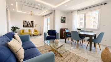 Apartment, Balkon | Wohnbereich