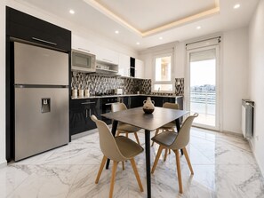 Apartment, Balcony | Private kitchen