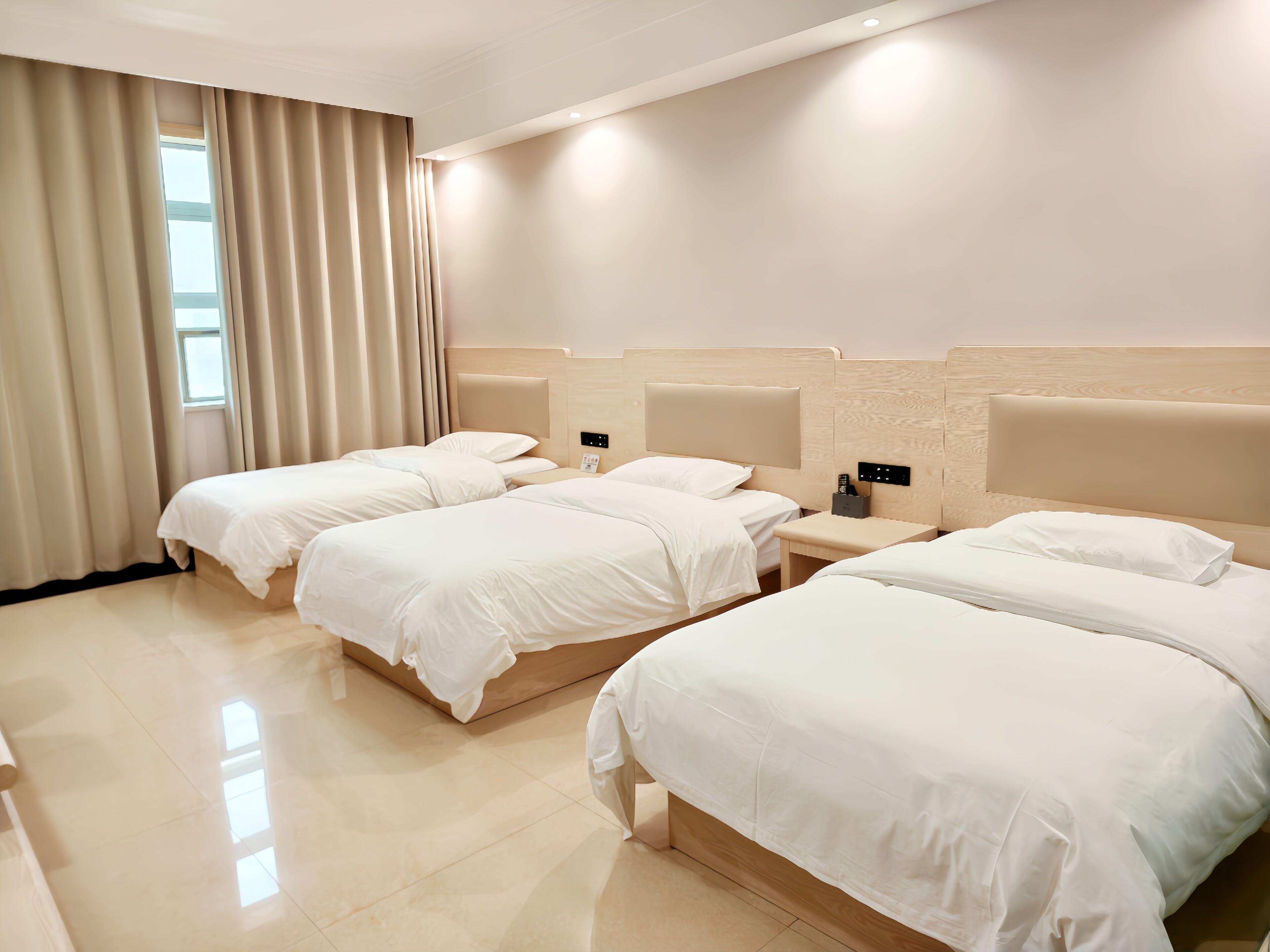Superior Triple Room, Multiple Beds, Non Smoking, City View | Desk, free WiFi, bed sheets