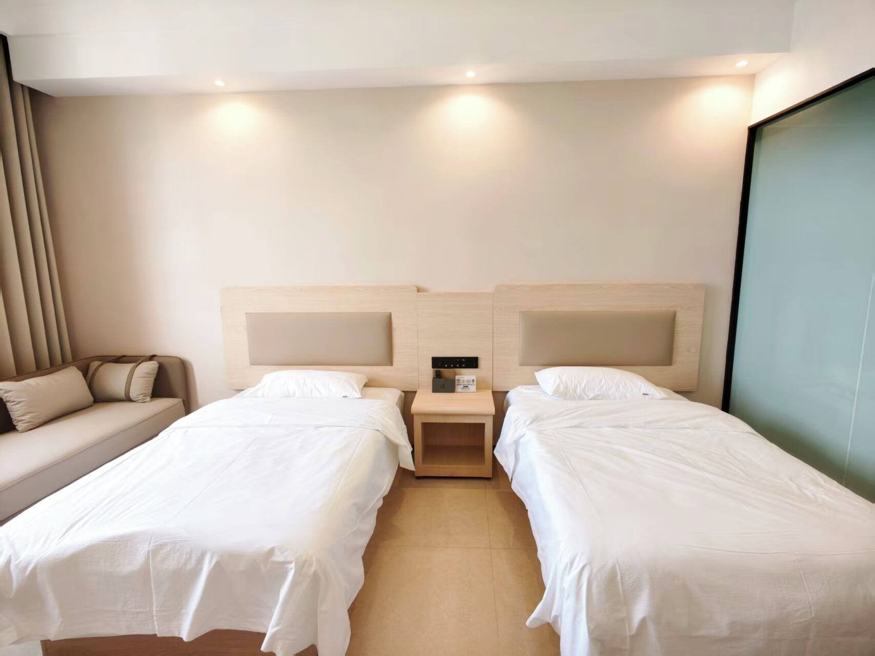 Superior Twin Room, Multiple Beds, Non Smoking, City View | Desk, free WiFi, bed sheets
