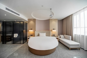 Exclusive Double Room | Desk, free WiFi, bed sheets