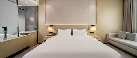 Executive Double Room, 1 King Bed, Non Smoking, City View | Desk, WiFi (free), bed sheets