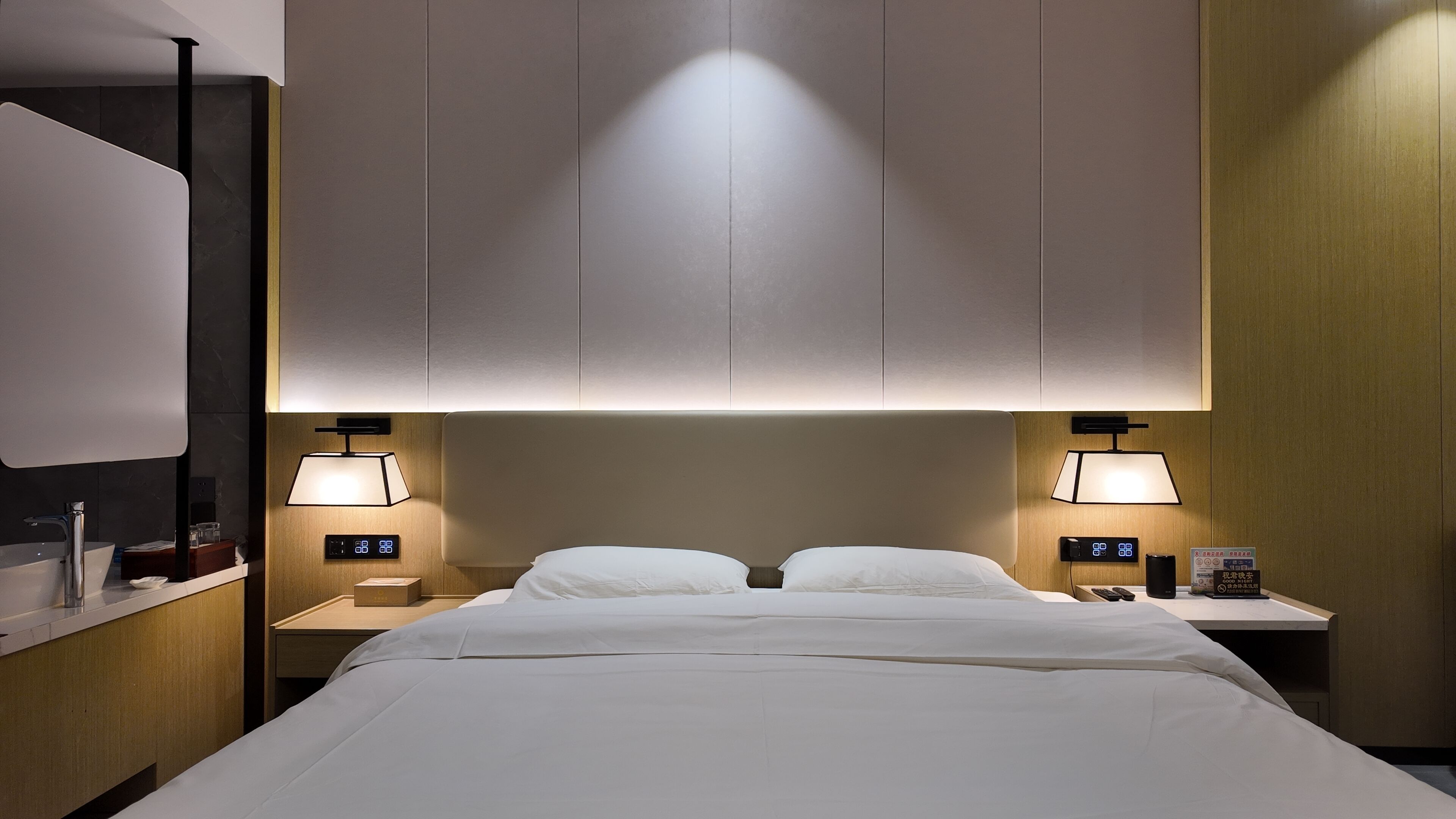 Kamar Double Elite, 1 Tempat Tidur King, Bebas Asap Rokok, pemandangan kota | Meja kerja, Wi-Fi gratis, dan seprai linen