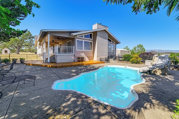 Private Mtn-view Pool! Rogue River Valley Escape - Eagle Point, OR