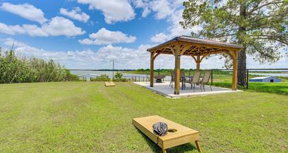 Cabin w/ Dock on Hubbard Creek Lake: Pets Welcome!
