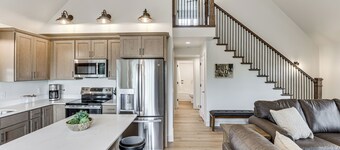 Boat & Fish on Cow Creek! Brand-new Pierre Home