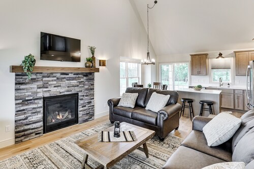 Boat & Fish on Cow Creek! Brand-new Pierre Home