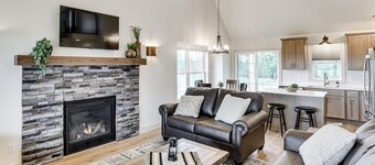 Boat & Fish on Cow Creek! Brand-new Pierre Home